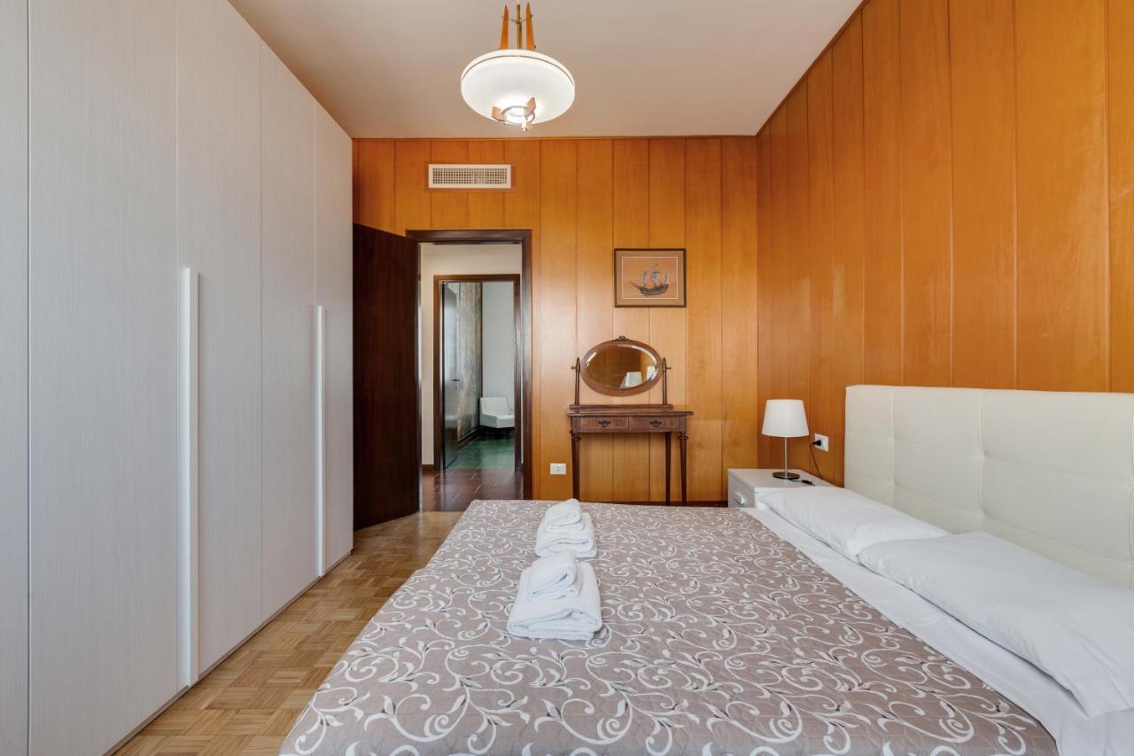 Terrace Skyline Apartment Milan
